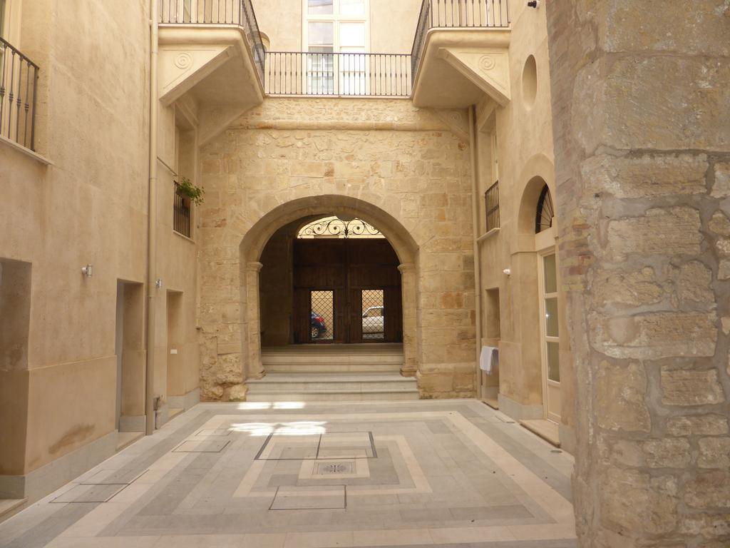 Appartamento In Palazzo Lampedusa Palermo Exterior photo